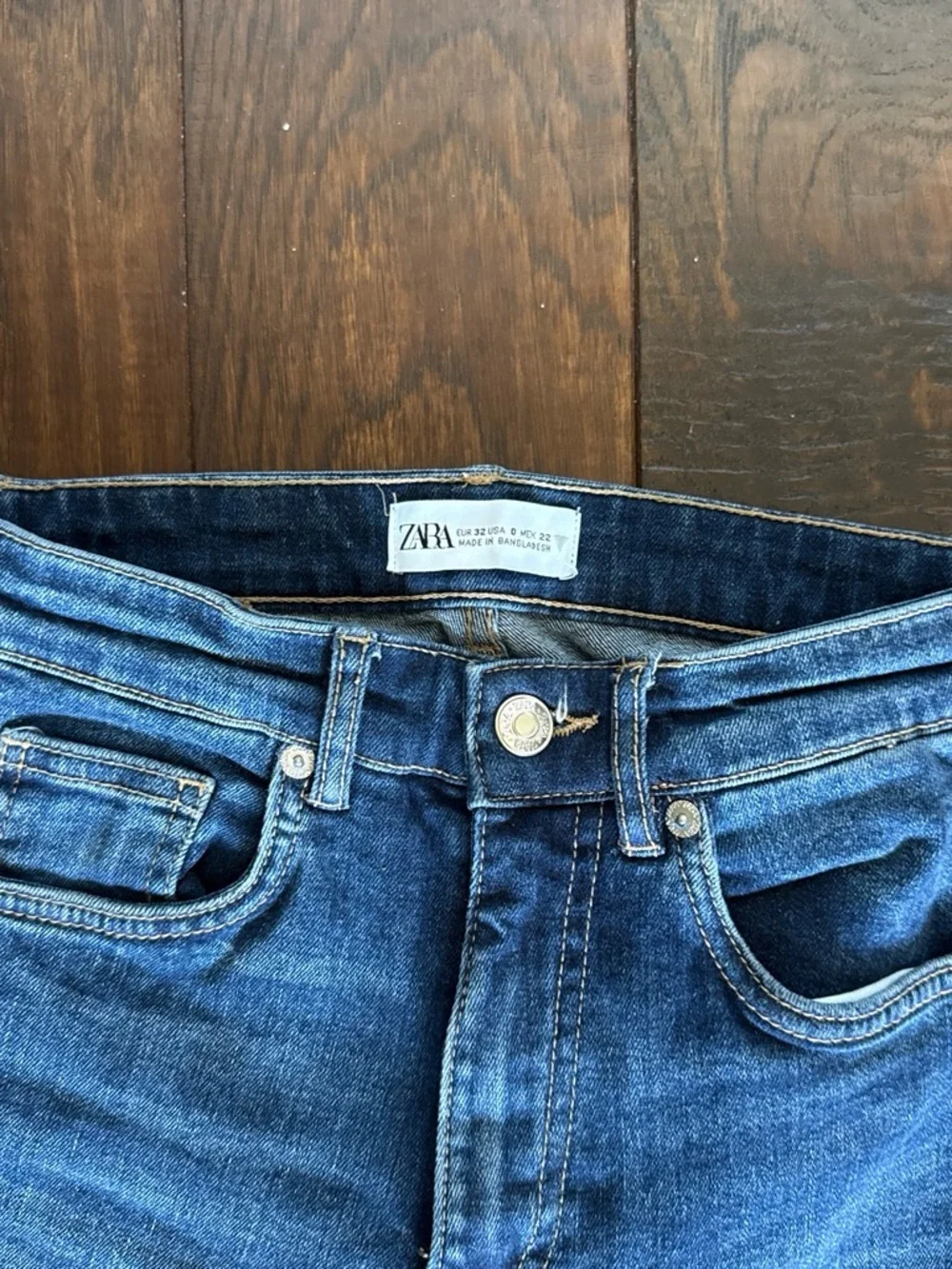 Zara Women's Straight Leg Jeans in Medium Blue
